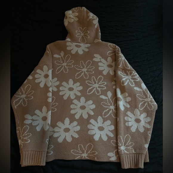 Pink knitted flower hoodie - Picture 3 of 3